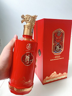 中秋节来瓶喜庆的五粮液尊酒