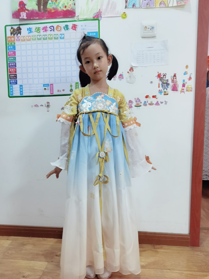 乌扣女童裙装