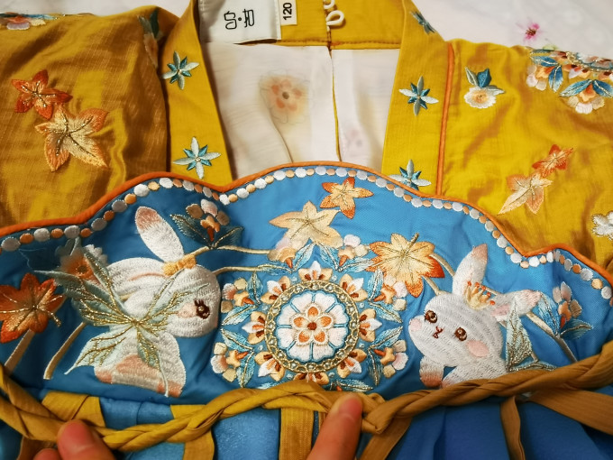 乌扣女童裙装