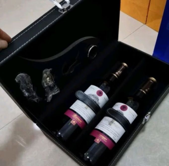 红葡萄酒