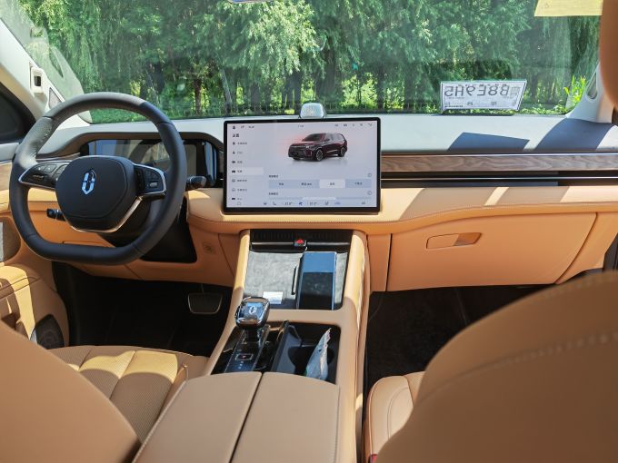 问界中大型SUV