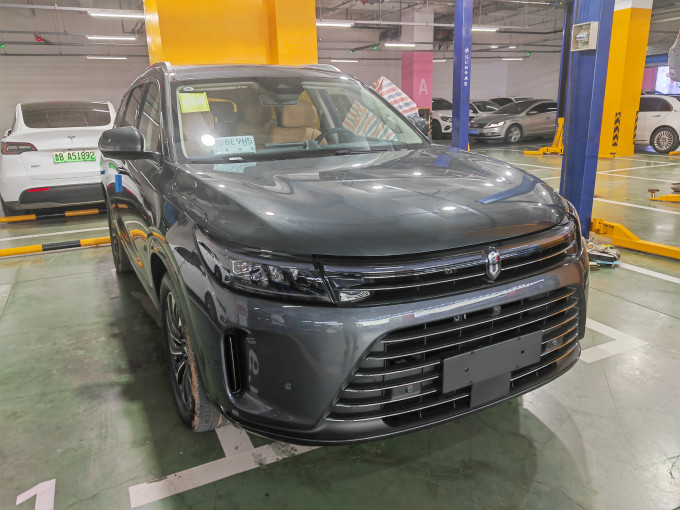 问界中大型SUV