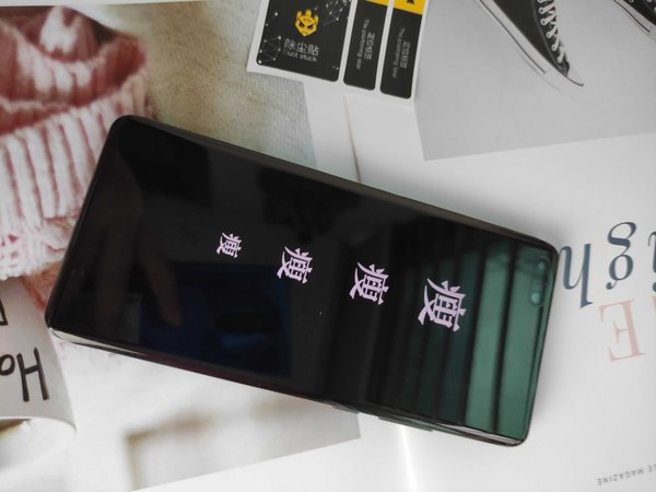 
水凝膜防窥效果很好，贴上去很清晰，效果