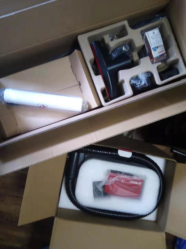 买了俩，一个吸尘器一个除毛器，来货好几天