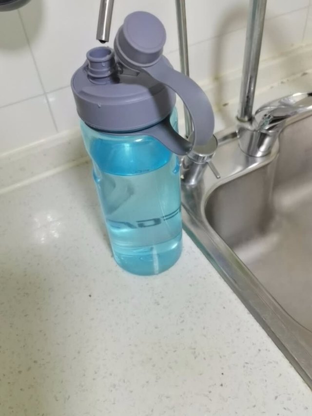 儿子每天喝水量很大，就喜欢这种容量超大的