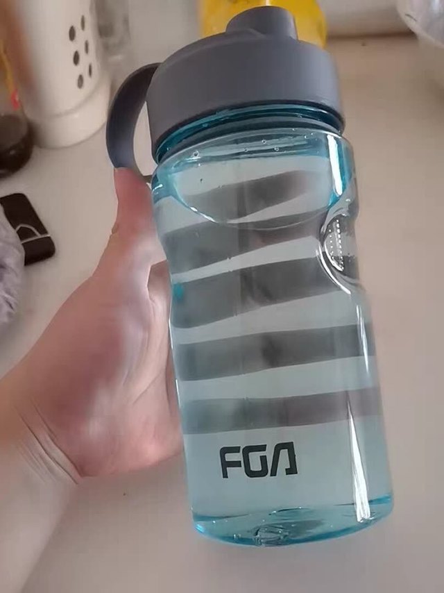 1000毫升,不大不小，刚好够用，胖胖的