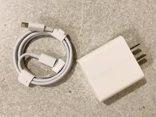 值友推荐买的百鼎c口充电器