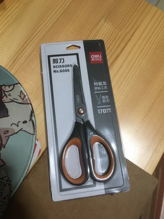 
得力出品，必是精品！挑选了好几款剪刀，
