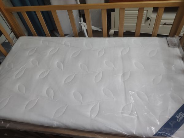 婴儿床垫如何选？选椰棕床垫还是3D树脂纤维