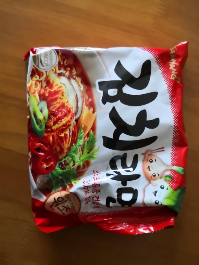 韩国牌子的，三养泡菜风味拉面，一直比较喜