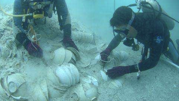 成摞元代瓷器被提取，圣杯屿海船水下考古进行中