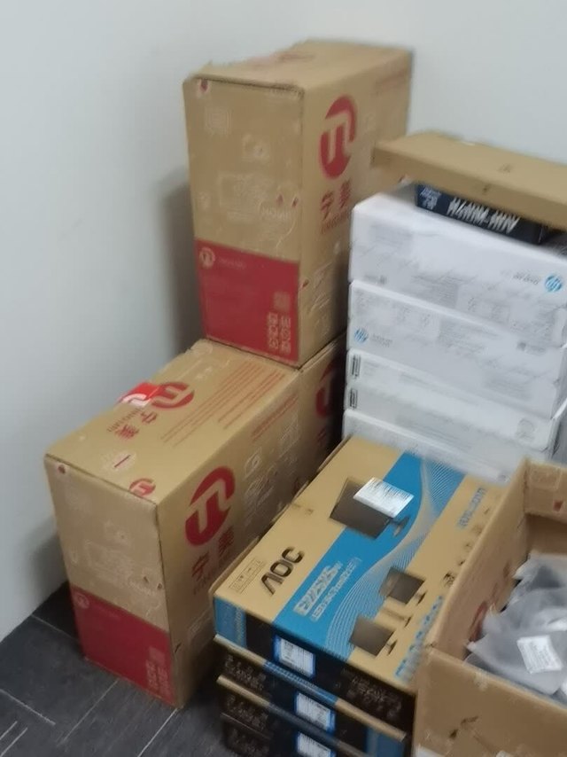 采购了作为公司仪器的配套电脑，发几个图片