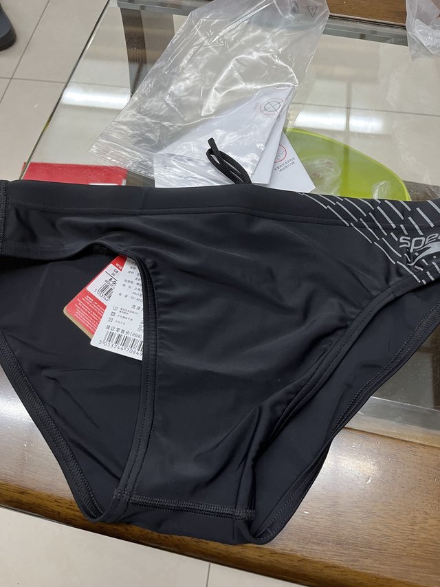 整体评价：面料舒服，弹性比较大，现在款腰