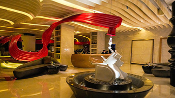 Taverns 篇三百零五：那一抹红的法式优雅~酒廊应是国内最佳 昆明索菲特大酒店 豪华套房 入住体验