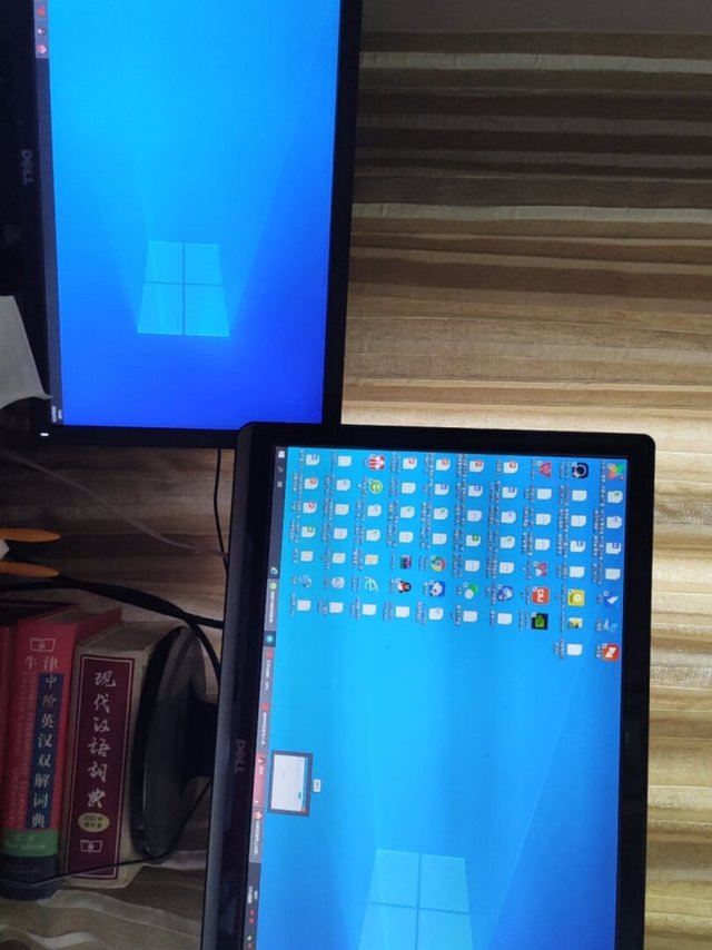 
用了一段时间，比较稳定。公司带两个显示