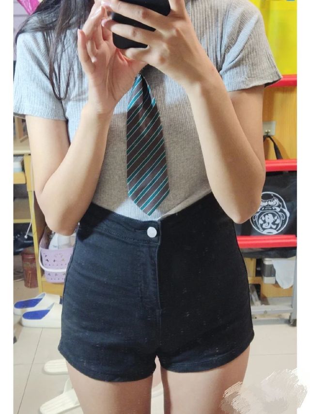 黑色短裤！大腿有肉肉的姐妹一定要试试！