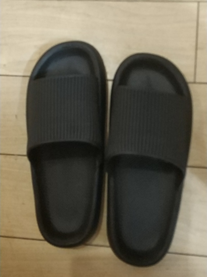 路韦羽男士凉鞋