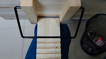 新鲜试用 篇七十六：简易实木阅读书架，用来当平板支架 