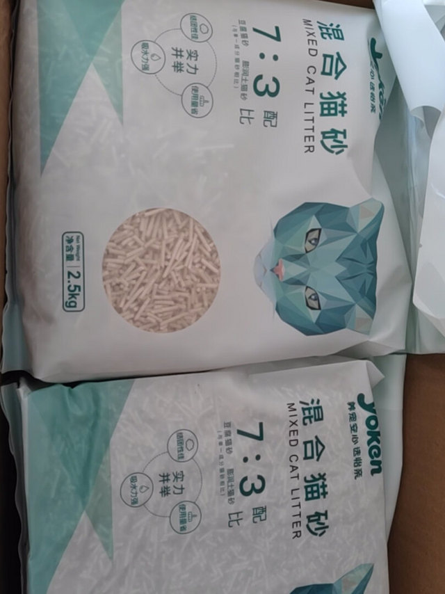 一直回购的一家店铺，这次换了一种猫砂，试