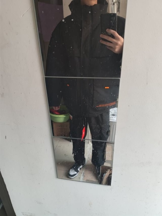 厚，超级厚，穿起来很暖和。据说今年冬天特