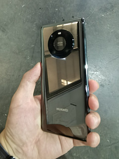 面对新机，还是入了三年前华为Mate40Pro。