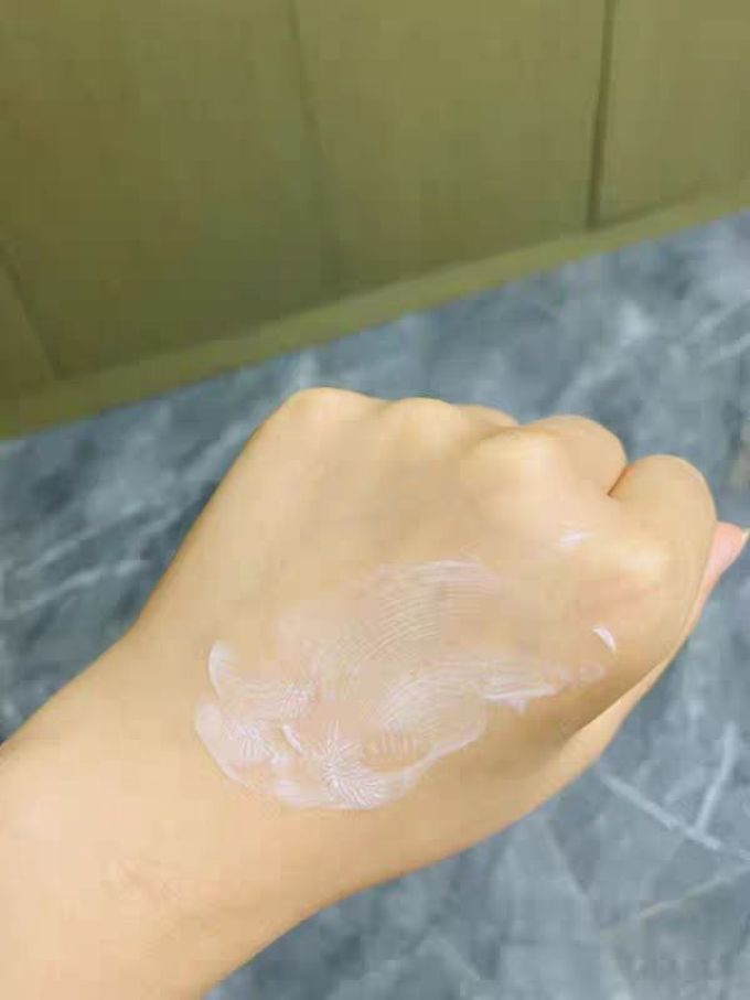 且初沐浴露