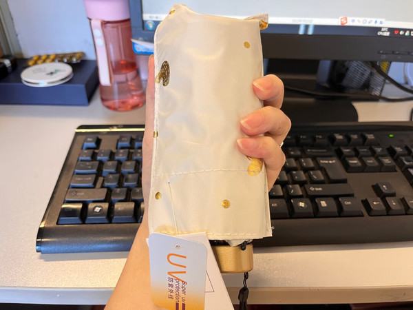 想找把小巧方便携带的晴雨伞，这个太完美了