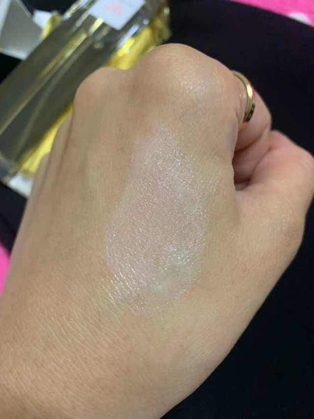 伊丽莎白雅顿银级眼霜,用起来感觉很滋润,
