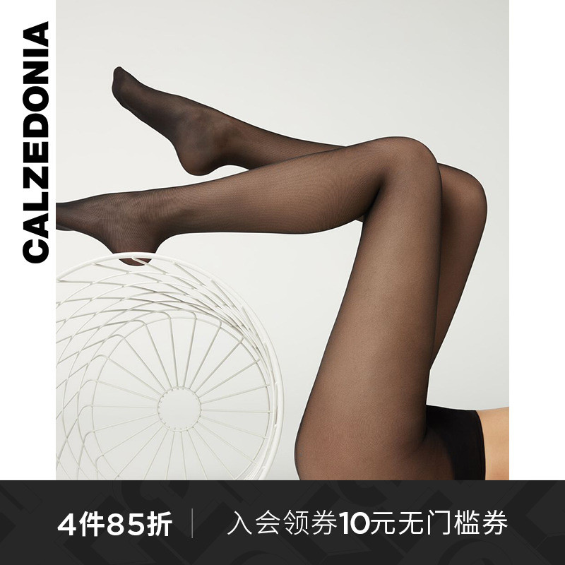 “内娱第一长腿”关晓彤终于有代表作了，但她的轻熟穿搭更为精彩