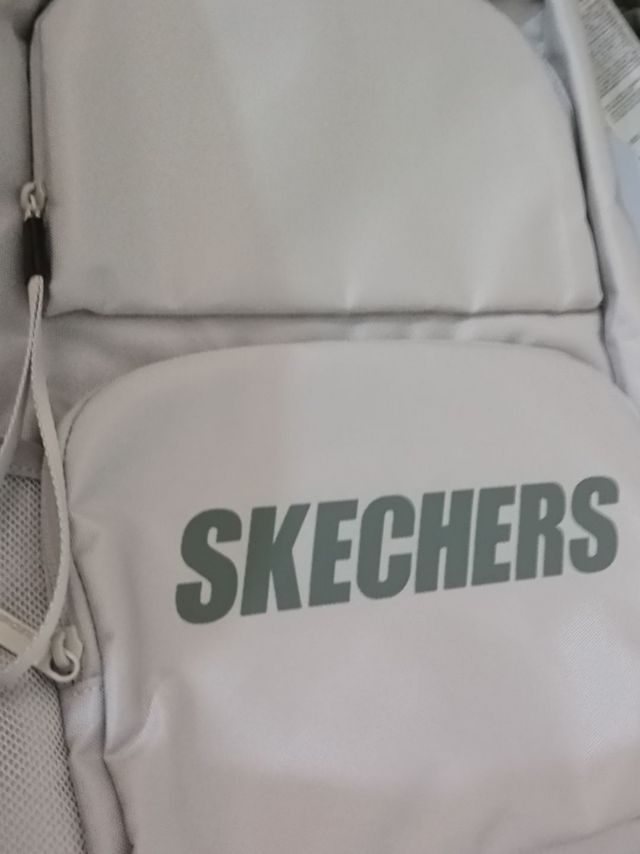 sketchers的书包，太喜欢，对得起物美价廉