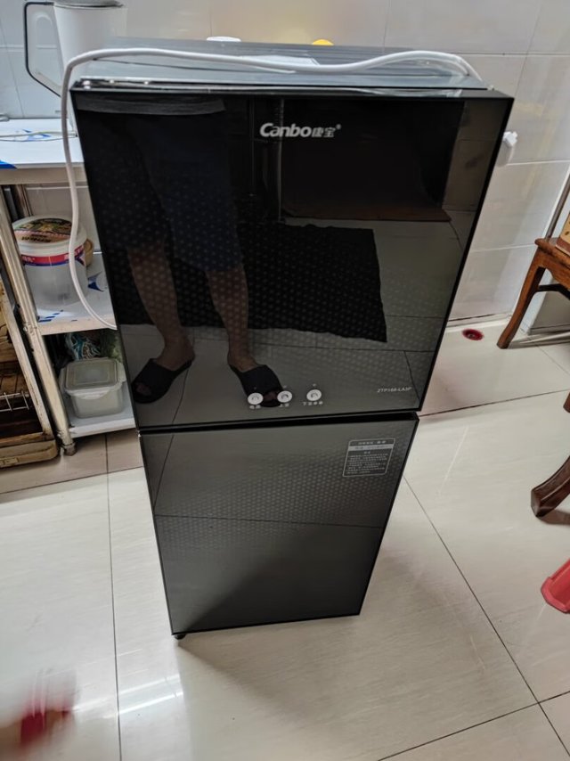 
完美接替在家服役多年的旧康宝消毒柜，新