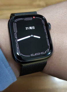 Apple Watch Series 7 智能手表GPS +