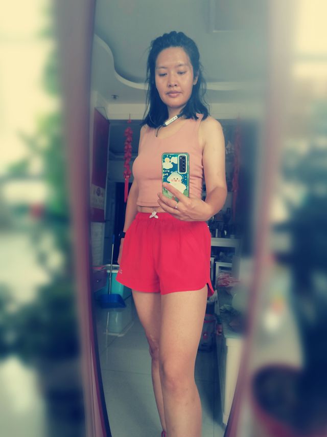 健身时为了不蹭破床单才买的瑜伽垫