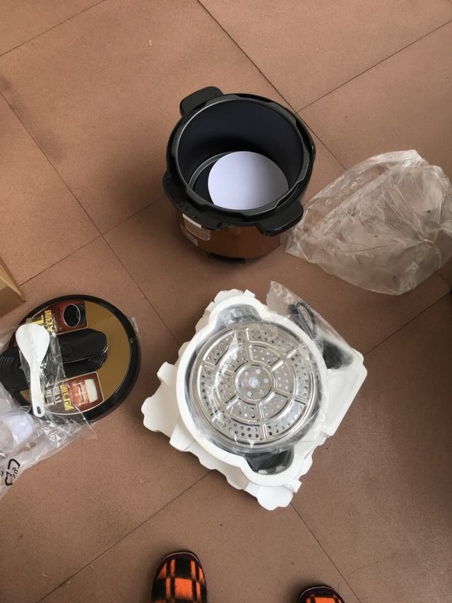 俗称妈妈牌电压锅，之前买了5l的妈妈觉得