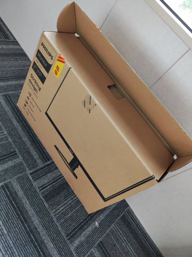 618买的显示器，4k的分辨率，这个价格