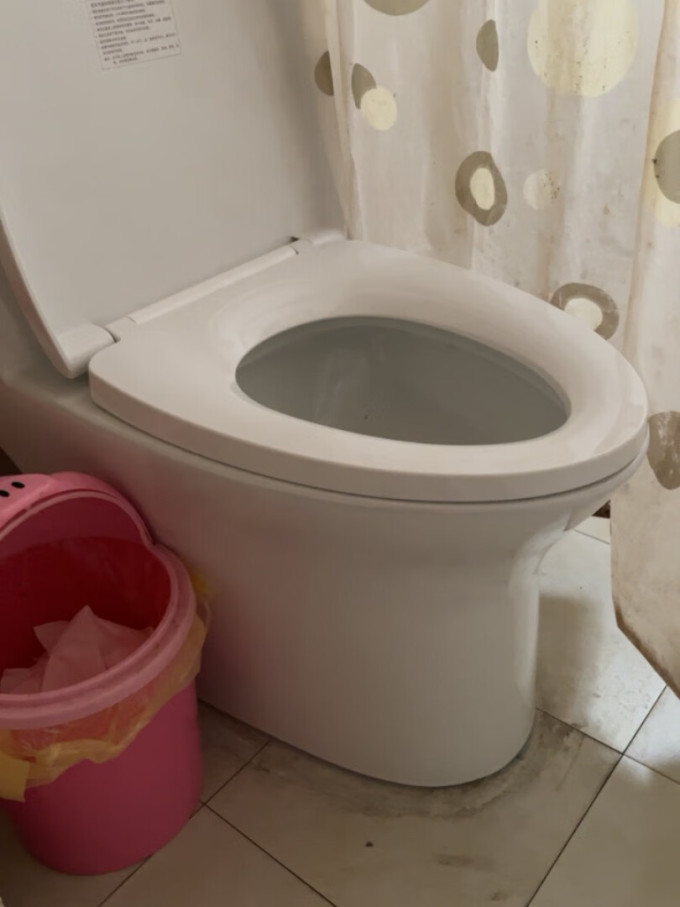 陶瓷的质量也很好,最主要不想以前我的那个马桶,会把水溅到屁股上