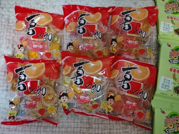 收到果冻了，买了三份，很喜欢这个牌子的零