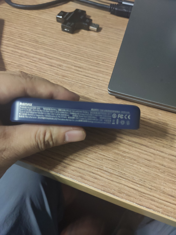 睿量移动电源