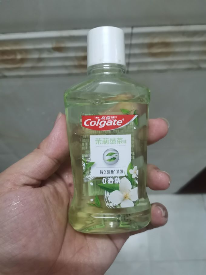 高露洁漱口水