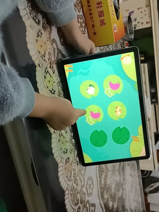 非常不错,分辨率很高,孩子上网课很合适,