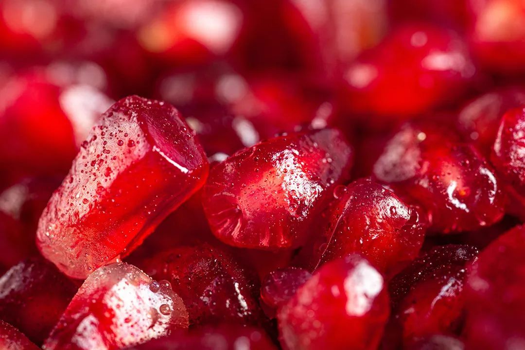 红宝石般晶莹剔透的石榴籽 ©摄图网