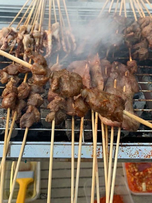 烧烤才是中华美食的真谛，烧烤架搞起来。