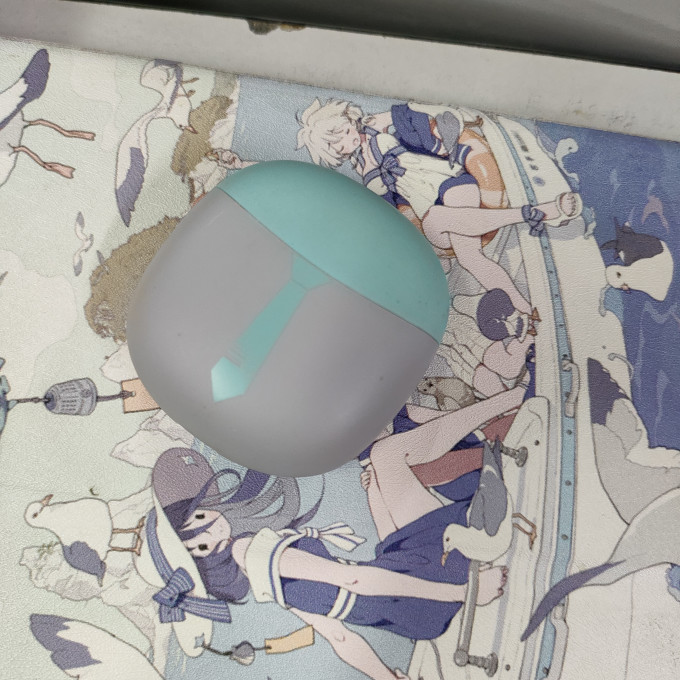 初音蓝牙耳机