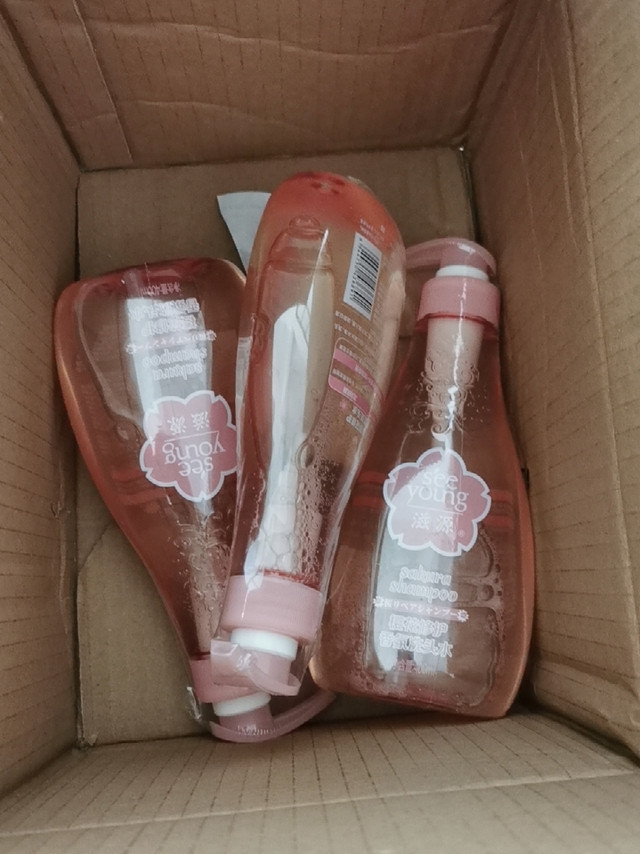 
趁活动买的这款无硅油洗发水，一直相信滋
