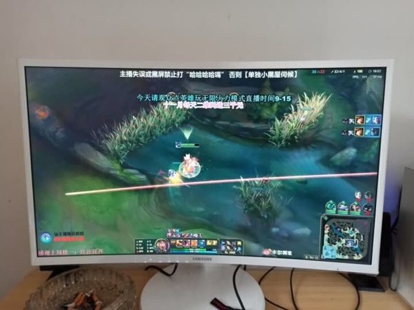 
外形外观：很炫酷，白色很好看
尺寸大小