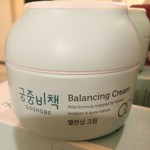 
收到简直就是惊喜，超大一瓶，淡淡的香味