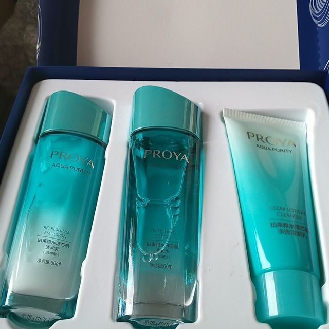 护肤的第一步就是补水，秋冬季节一起补水吧