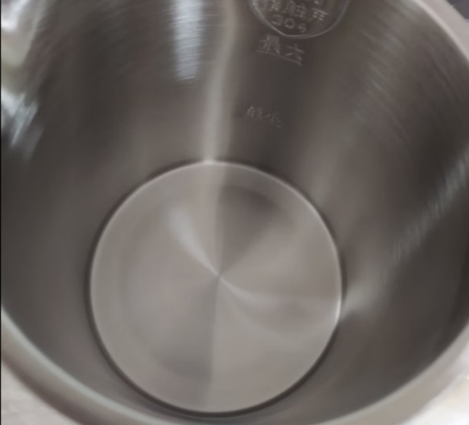 小熊电水壶