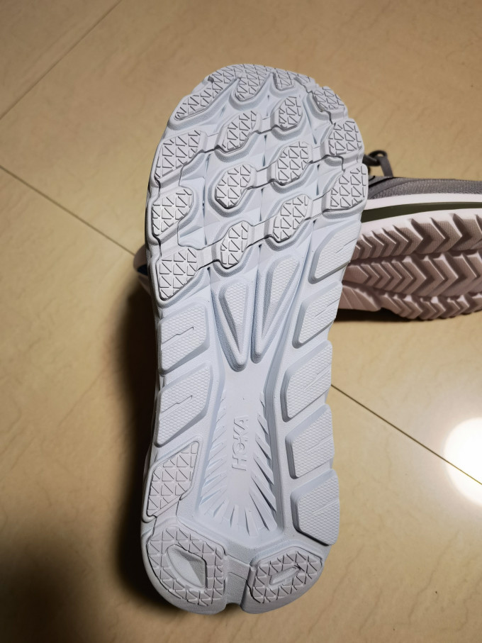 跑鞋