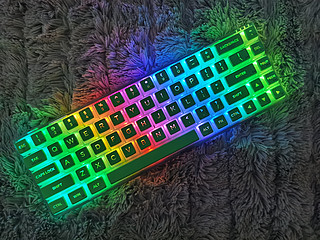 春意盎然森林色：黑峡谷SODA68机械键盘